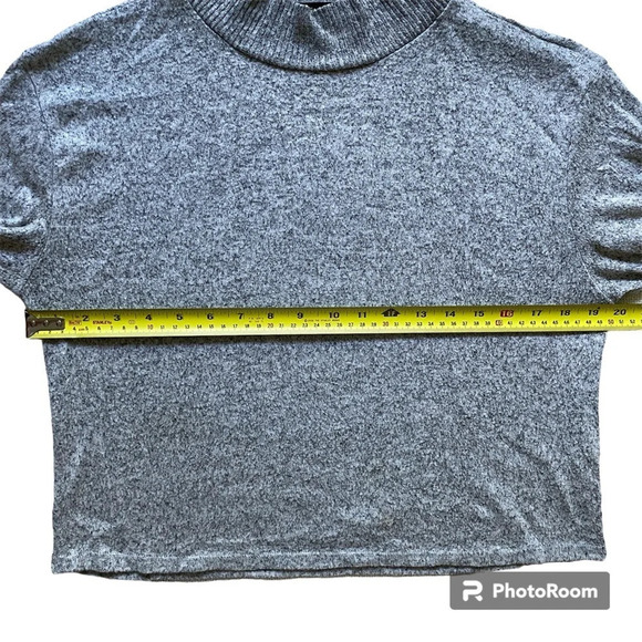 Cozy Light Heathered Gray Mock Neck Crop Sweater Size Small - Picture 6 of 9
